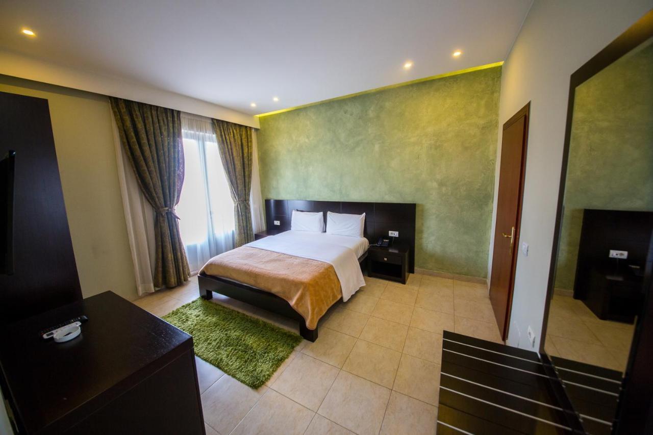 Hotel Denver Тирана Экстерьер фото